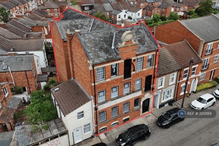 1 bedroom flat in Gray St., Northampton, NN1 (1 bed) (#2212189)