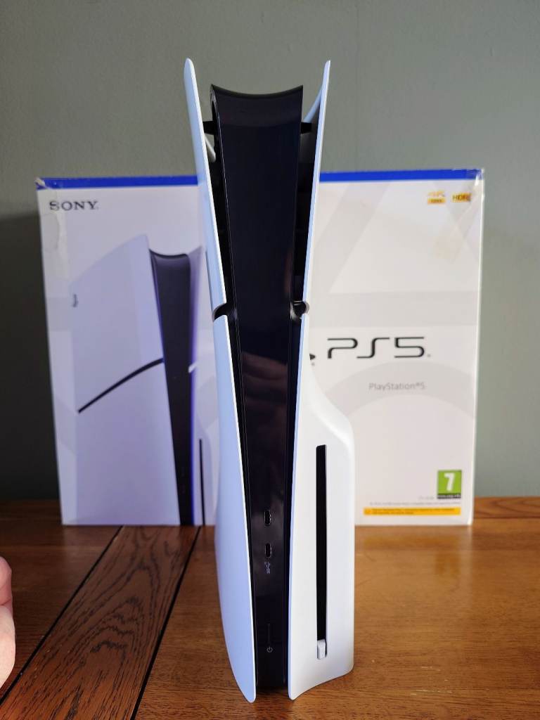 PS5 SLIM DISC CONSOLE & CABLES