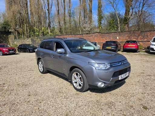 🚗 Mitsubishi Outlander 2.2 DI-D GX4 – 7 Seater – Pan Roof – 4WD