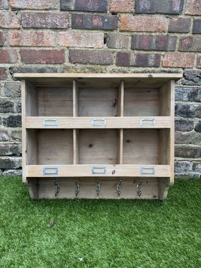Pigeon Hole with hooks
