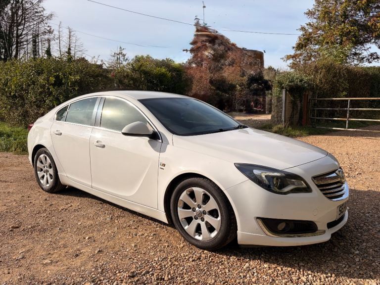 PENDING Vauxhall, INSIGNIA, Hatchback, 2014, Manual, 1956 (cc), 5 doors