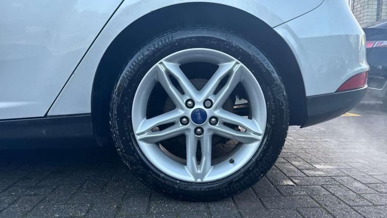 2016 Ford Focus 1.0 EcoBoost 125 Zetec 5dr HATCHBACK PETROL Manual