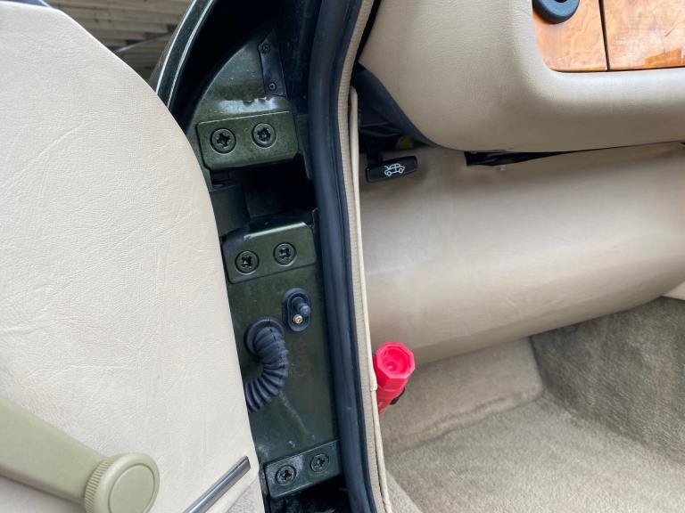 MG RV8 4.0 CONVERTIBLE WOODCOTE GREEN * TOP GRADE * 31000 MILES WITH 12 SERVICE 