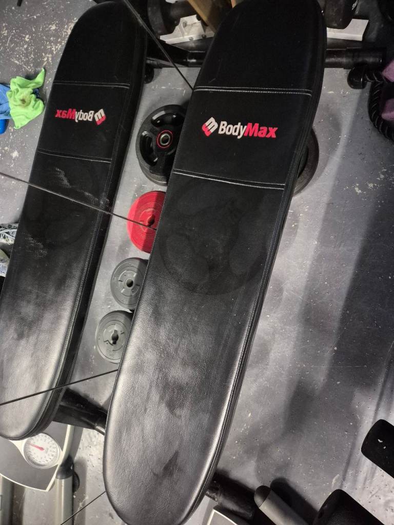 Weight training bench