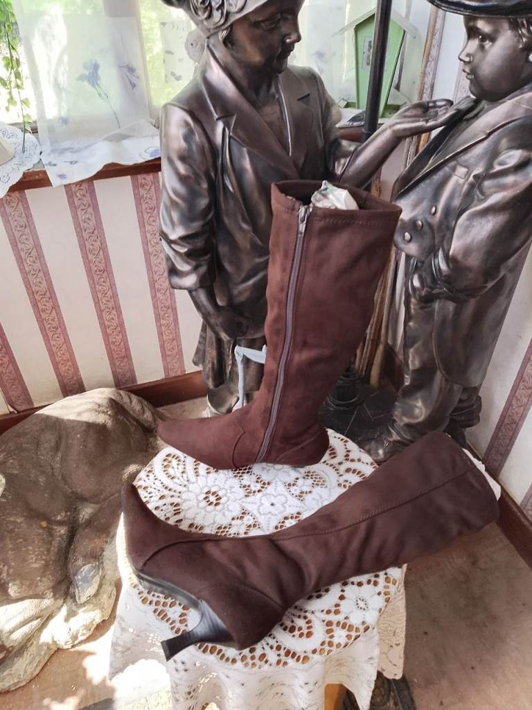 Brand New Ladies Brown Swead High Heel Boots 