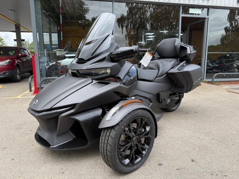 2025 Can-Am Spyder RT Limited 1330cc 6 speed semiauto trike Carbon Black
