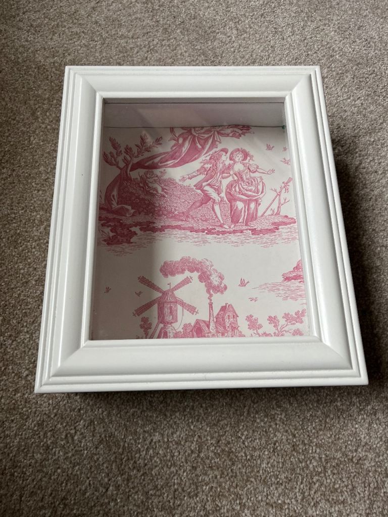 Wall hung display box