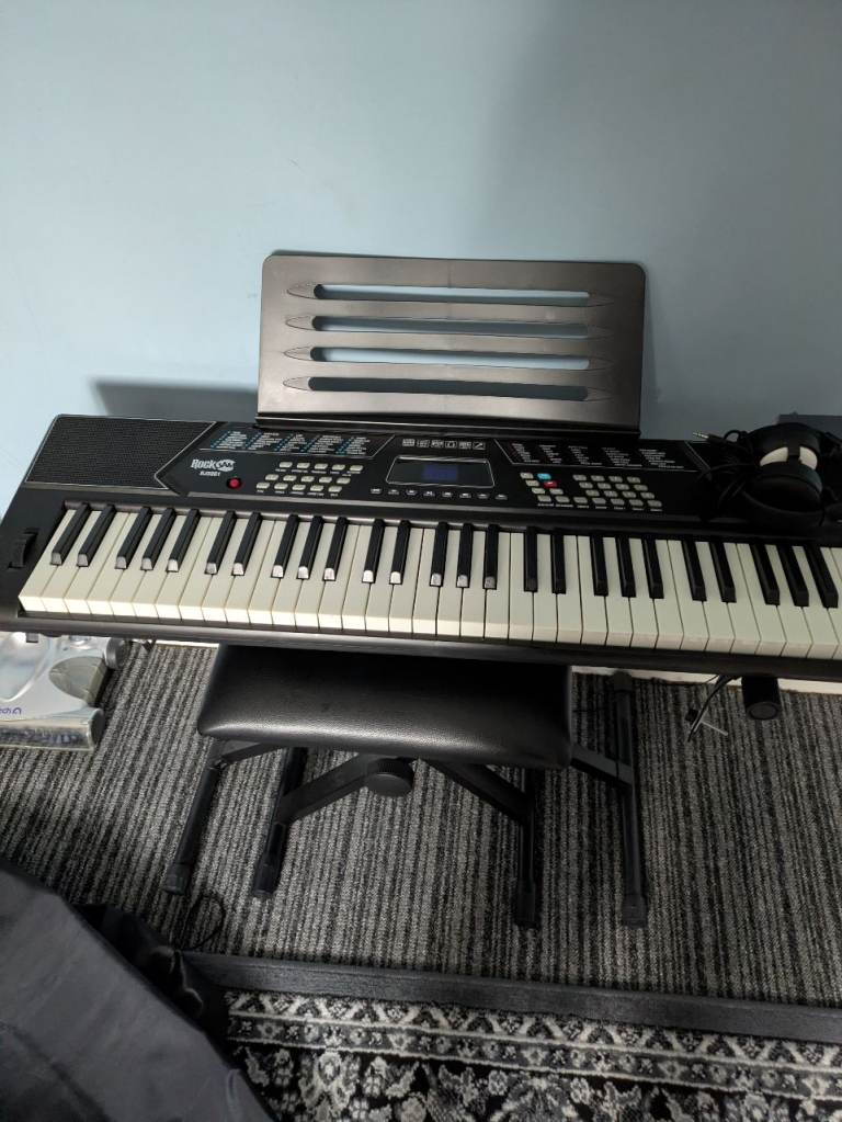 ELECTRONIC KEYBOARD