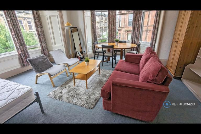 4 bedroom flat in Kersland Street, Glasgow, G12 (4 bed) (#3014210)