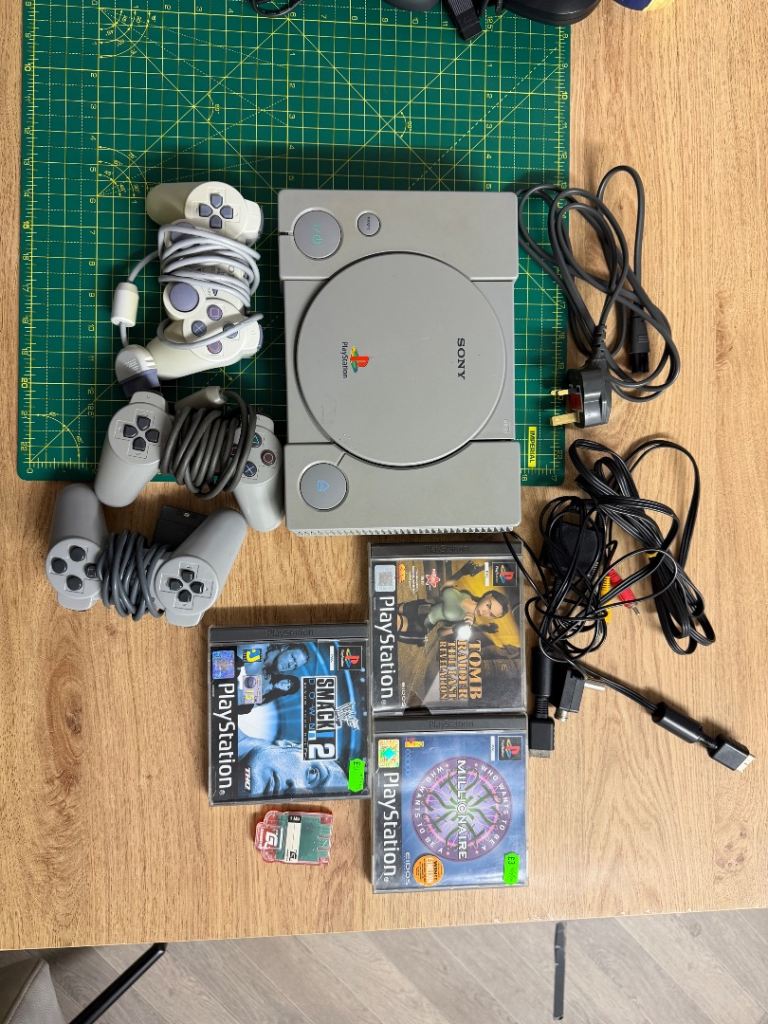 Sony PlayStation 1 PS1 Console Bundle Controller, Memory Card AV + cable+ games