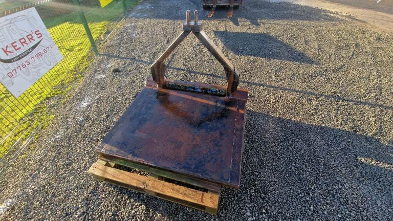 Tractor three point linkage flat bed frame carrier 