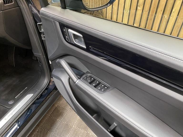 2022 Porsche Cayenne V6 E-Hybrid SUV HYBRID Automatic