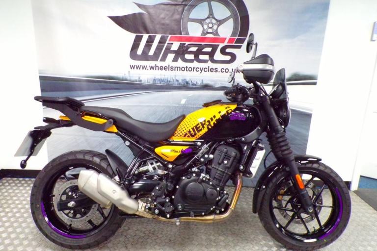 2025 ROYAL ENFIELD GUERRILLA 450 WITH ONLY 633 MILES