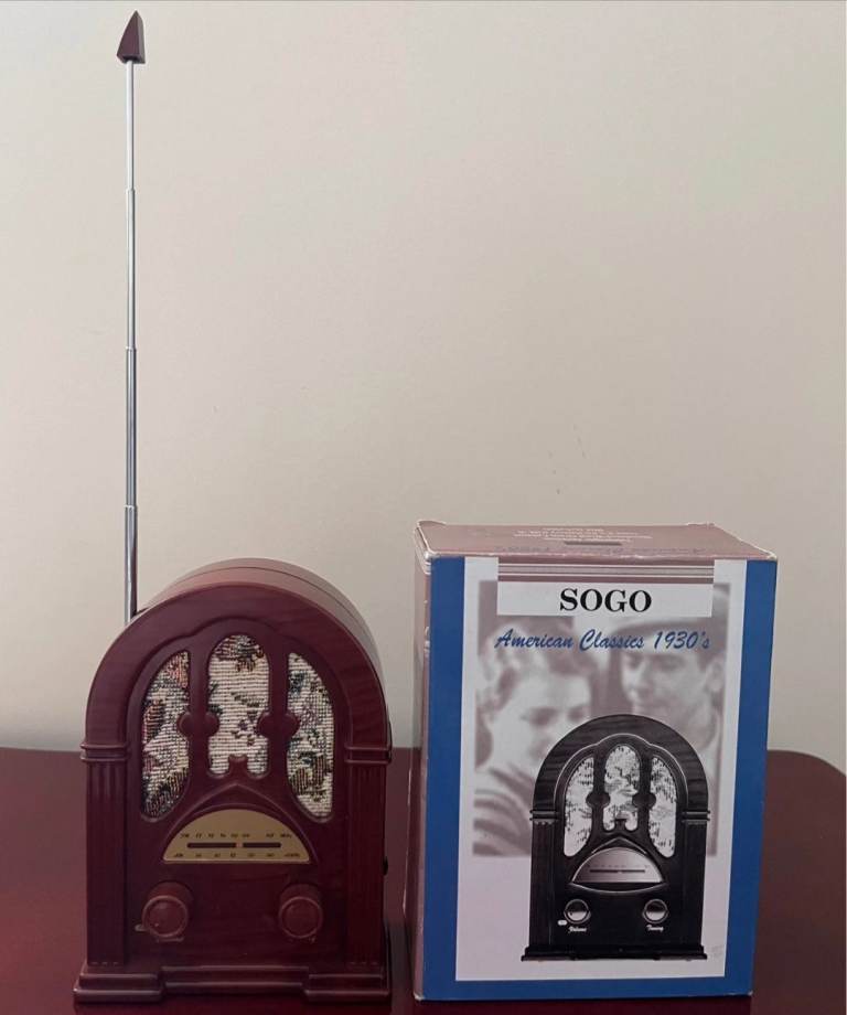 Sogo cathedral style novelty radio 