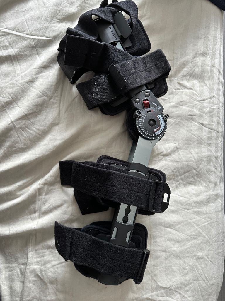DonJoy X-ROM Knee Brace – Good Condition, Adjustable