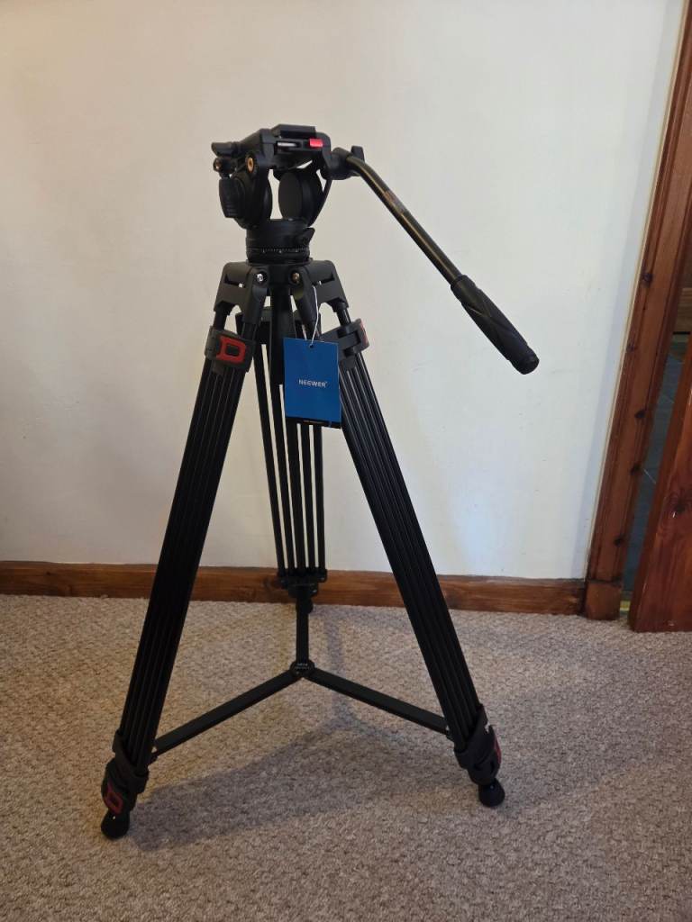 Neewer Fluid Head Tripod TP74 with Bag 