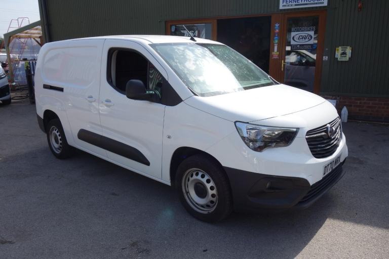 Vauxhall Combo 2300 1.5 Turbo D 130ps H1 Edition Van Auto DIESEL 2021/70