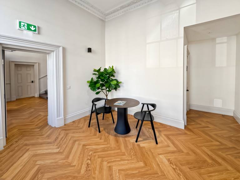 Edinburgh - EH1 3EG \ Private Office by the Day with Membership Options