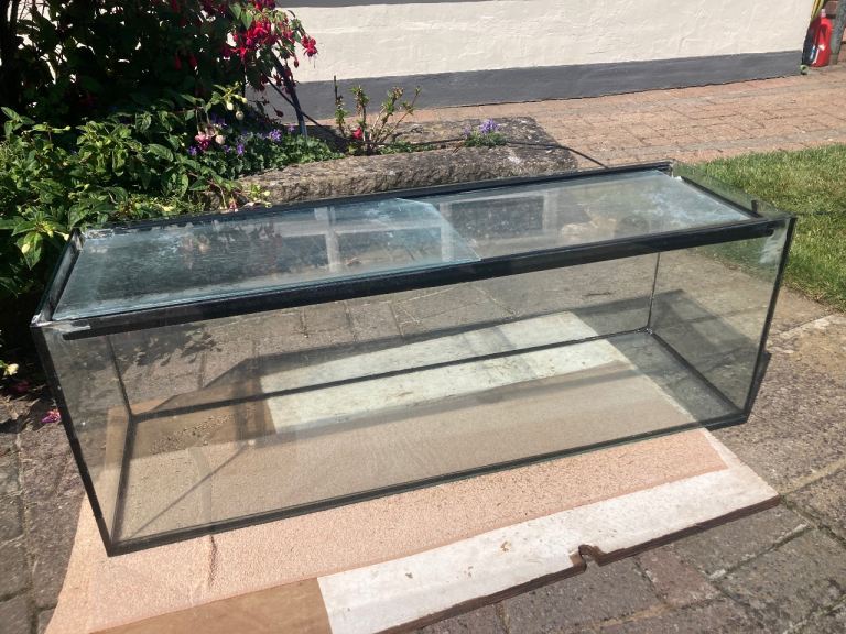 Glass Aquarium/Terrarium Tank - Good Condition