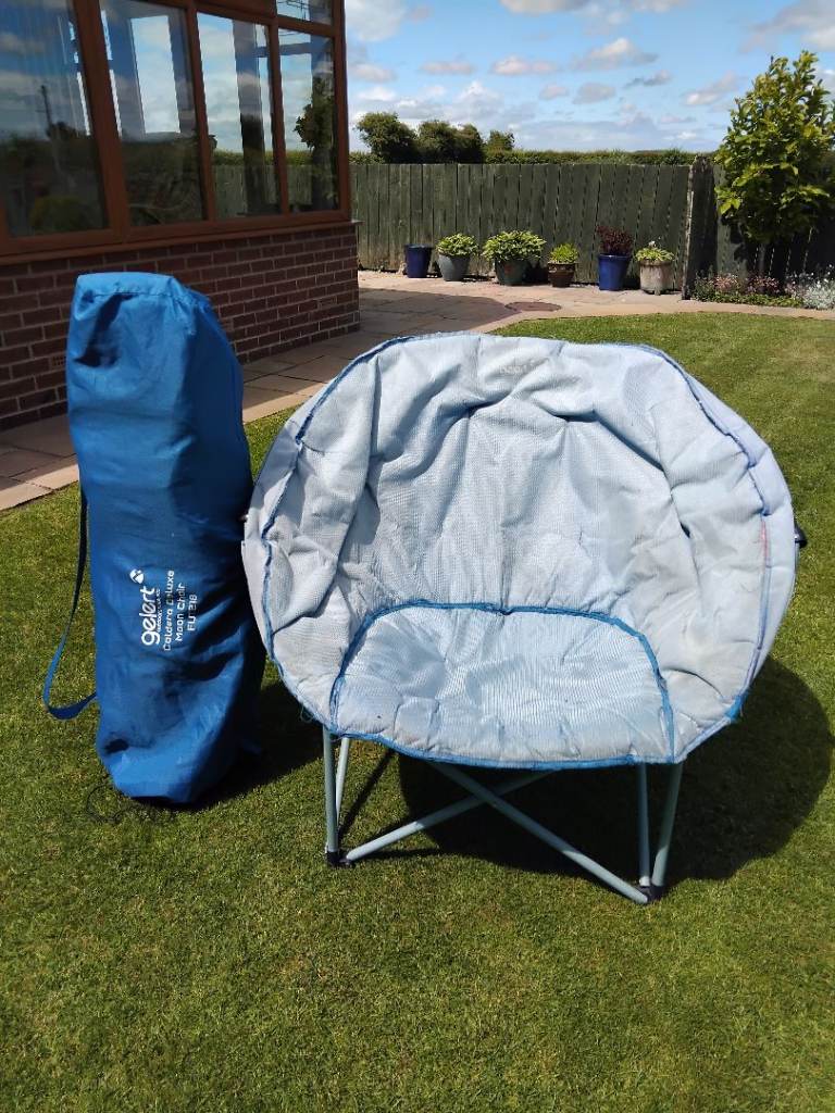 2 picnic chairs