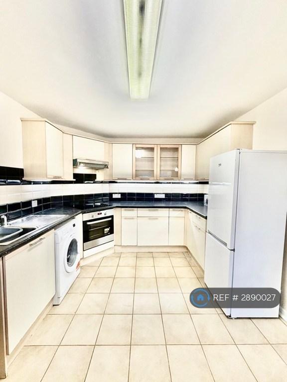 2 bedroom flat in Beecholme, London, N12 (2 bed) (#2890027)