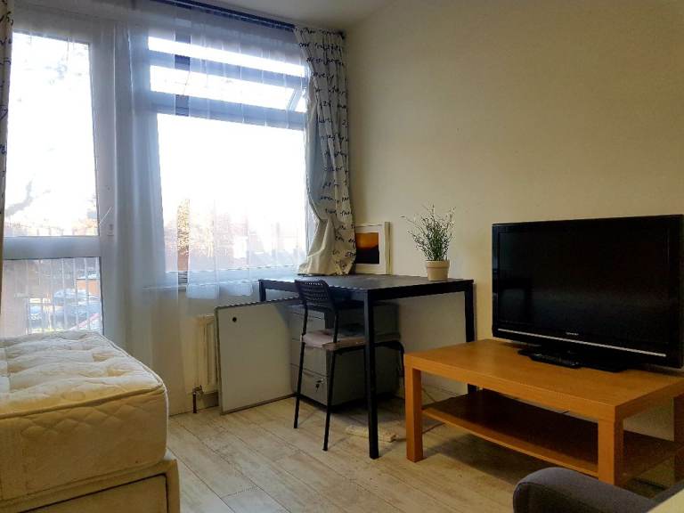 Large double room in N7 