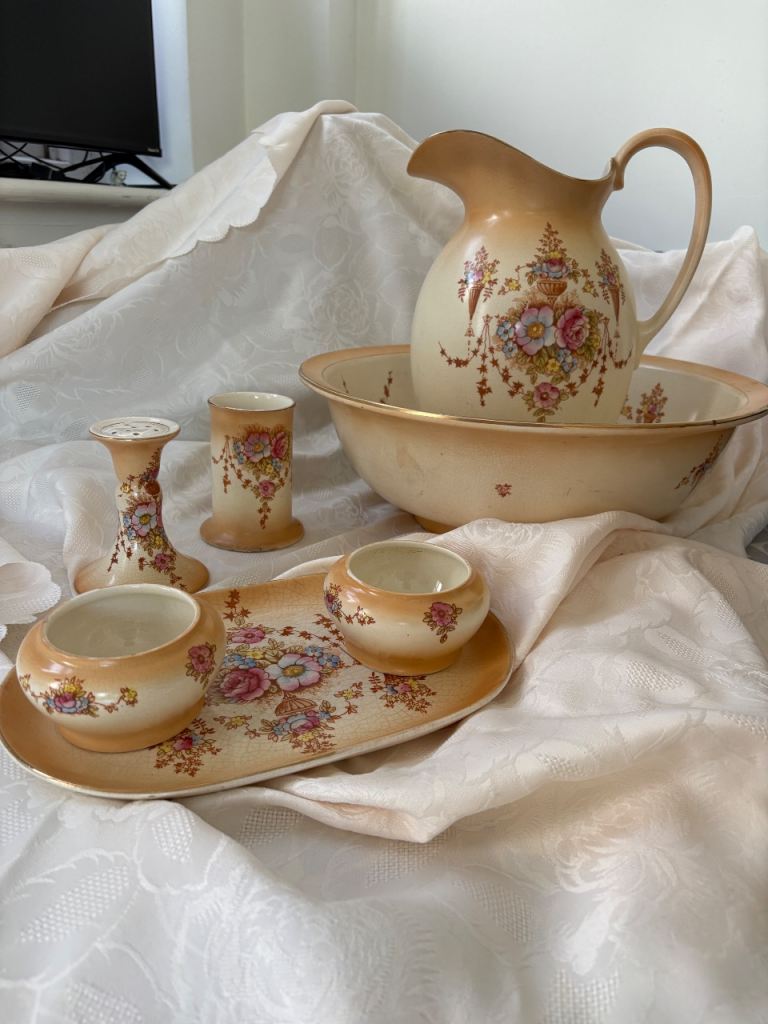 Crown Devon Fieldings Vintage Wash Set – Fair Condition