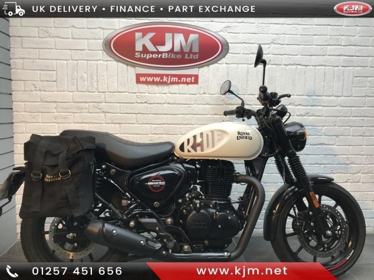 ROYAL ENFIELD HNTR 350, WHITE AND BLACK, 2025/25, 4,279 MILES COVERED