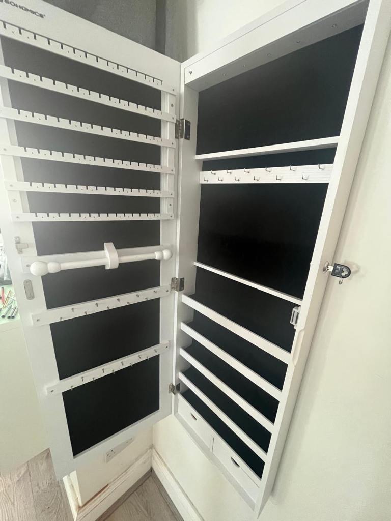 Jewellery cabinet with mirror