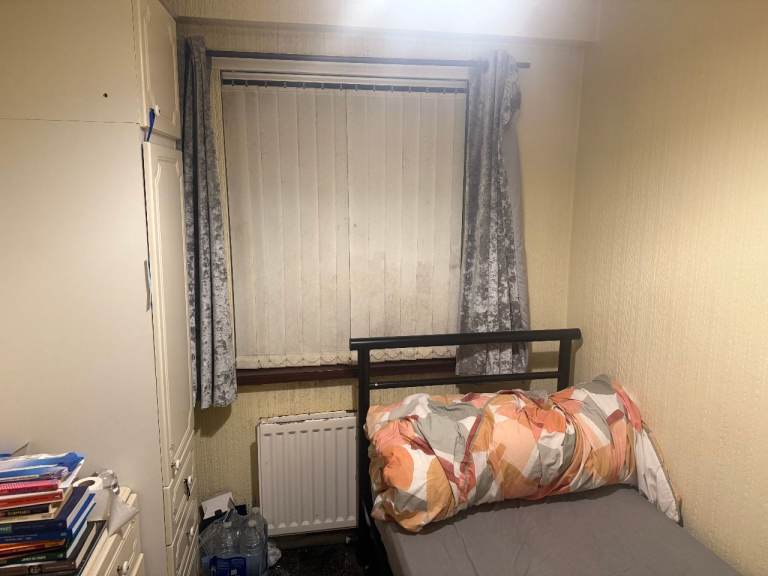 Single Bed room for rent BT15