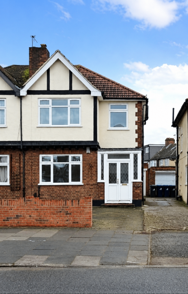 2 bed house available for rent 