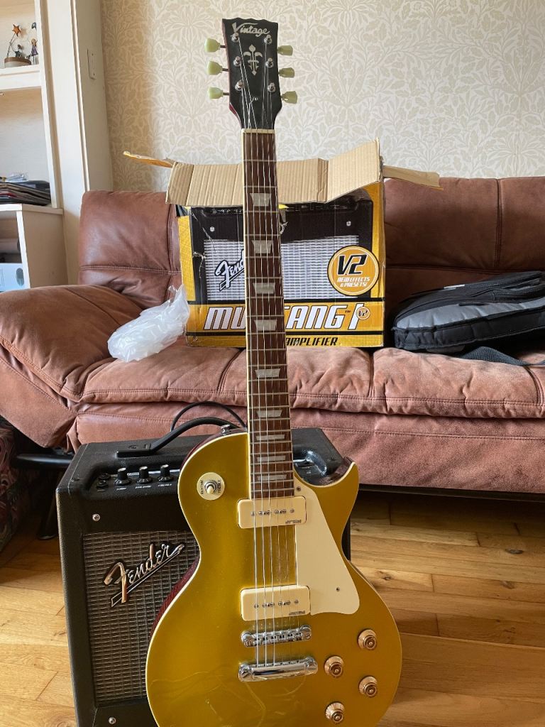 Electric guitar Vintage V100 & Fender mustang 1 v2 Amplifier
