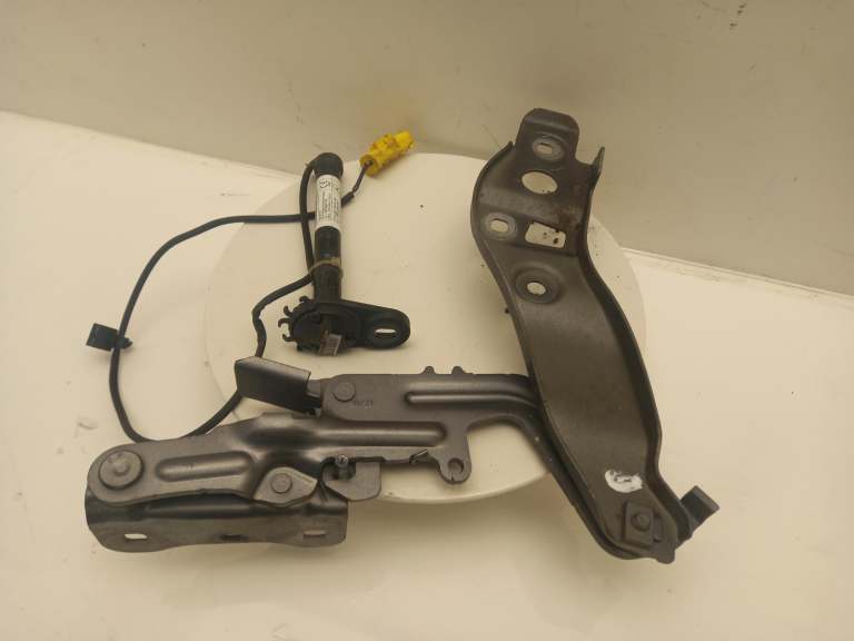 Mercedes Cla Bonnet Hinge 2019-2025