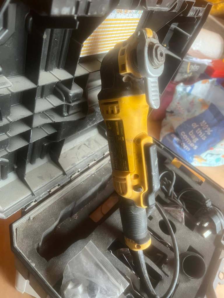 DeWalt DWE315 Oscillating Multi-Tool – 300W – Variable Speed – With Case