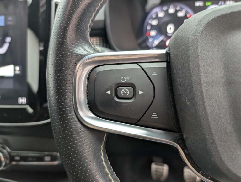 2021 Volvo XC40 1.5 T3 R-Design SUV 5dr Petrol Manual Euro 6 (s/s) (163 ps) BLUETOOTH+NAVIG ESTAT...