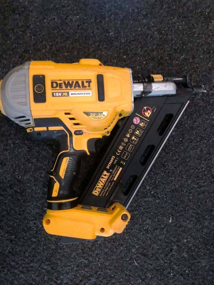 DeWalt DCN692 18V XR Brushless First Fix Angled Nail Gun Type 3 (Body Only)
