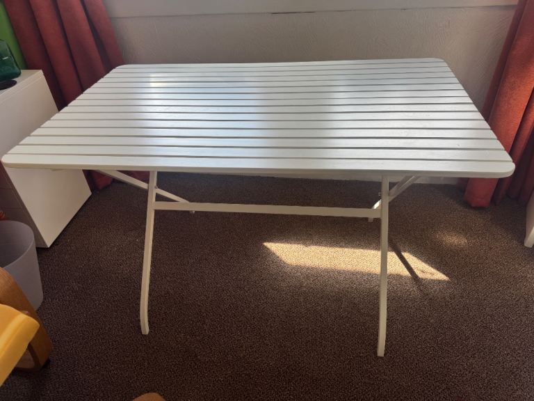 White Table- seats 4 - Very Good Condition