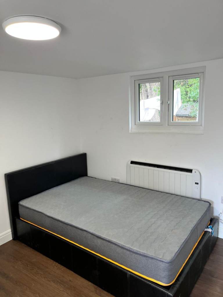 Ground floor studio flat for rent 