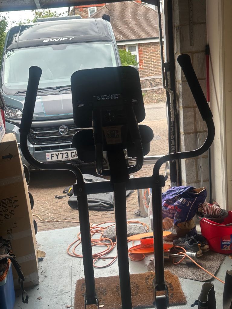 Life Fitness Elliptical Trainer – Good Condition