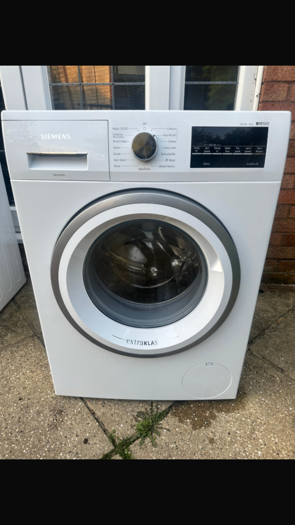 Siemens 8kg IQ500 washing machine. In excellent working condition. With 12 months warranty. 