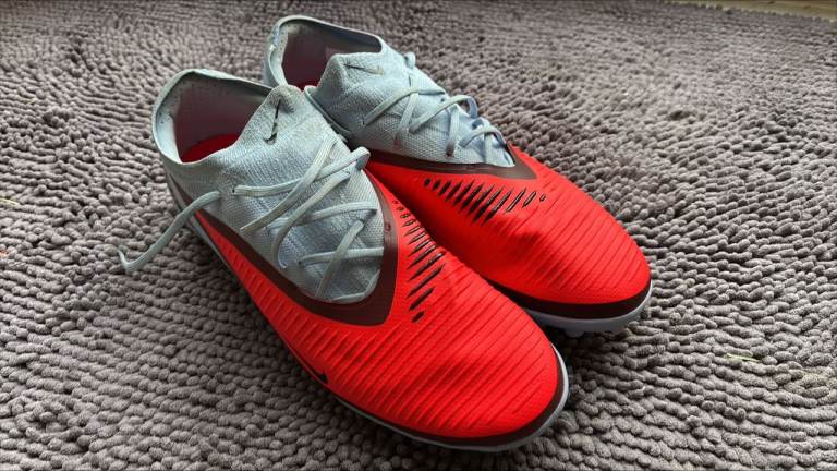 Nike Phantom 6 Low Pro Turf Football Shoe size UK 12