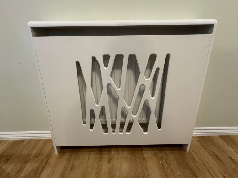 White Radiator Cover with Modern Cut-Out Design – Excellent Condition