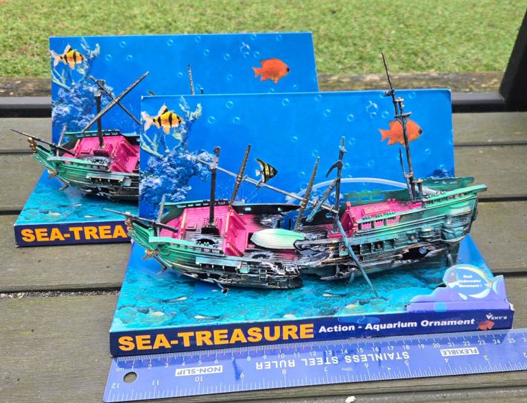BRAND NEW NANO Aquarium Decoration Boat Plactic Aquarium Split Shipwreck Fish Tank Decor