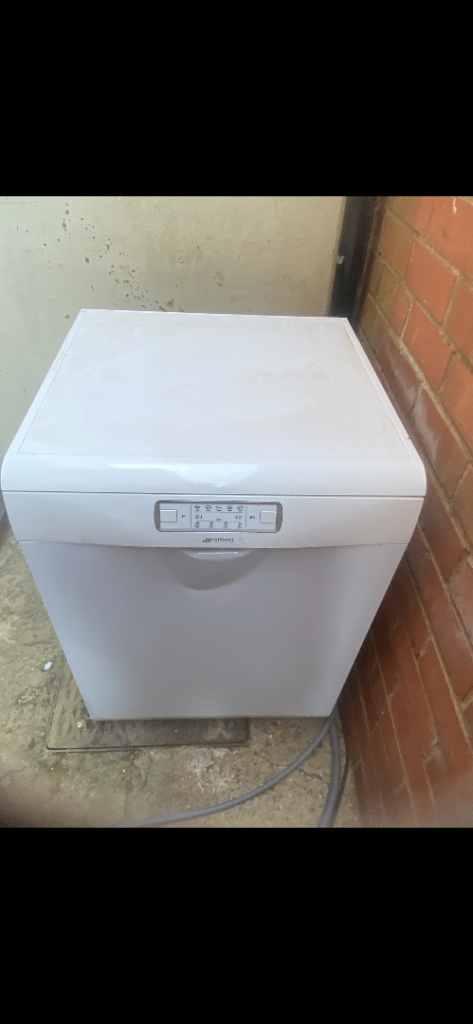 Smeg Dishwasher – Good Condition, White