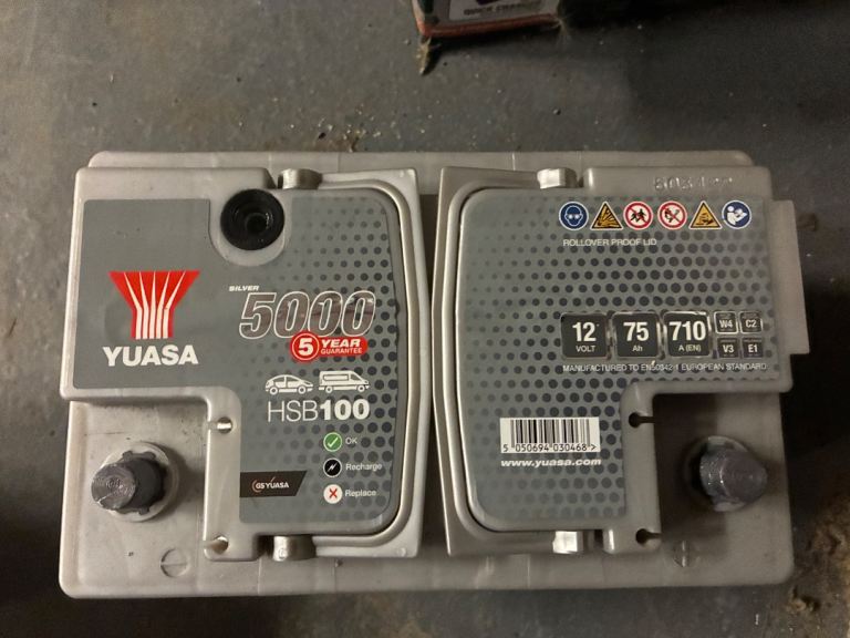 Yuasa HSB 100 car battery