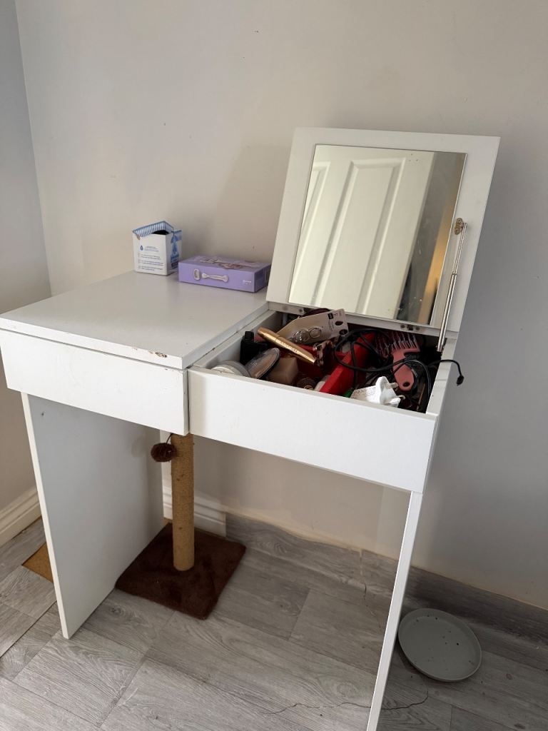 Dressing table 