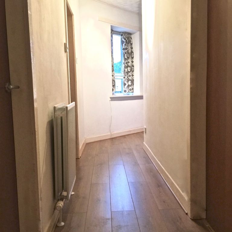 DOUBLE BEDROOM IN SUPERB TOP FLOOR OLD ABERDEEN APARTMENT BY UNIVERSITY 