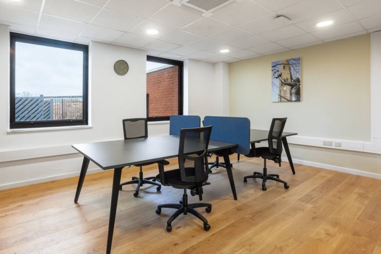 Leicester - LE19 1WY \ Flexible Coworking Space with Desk Access