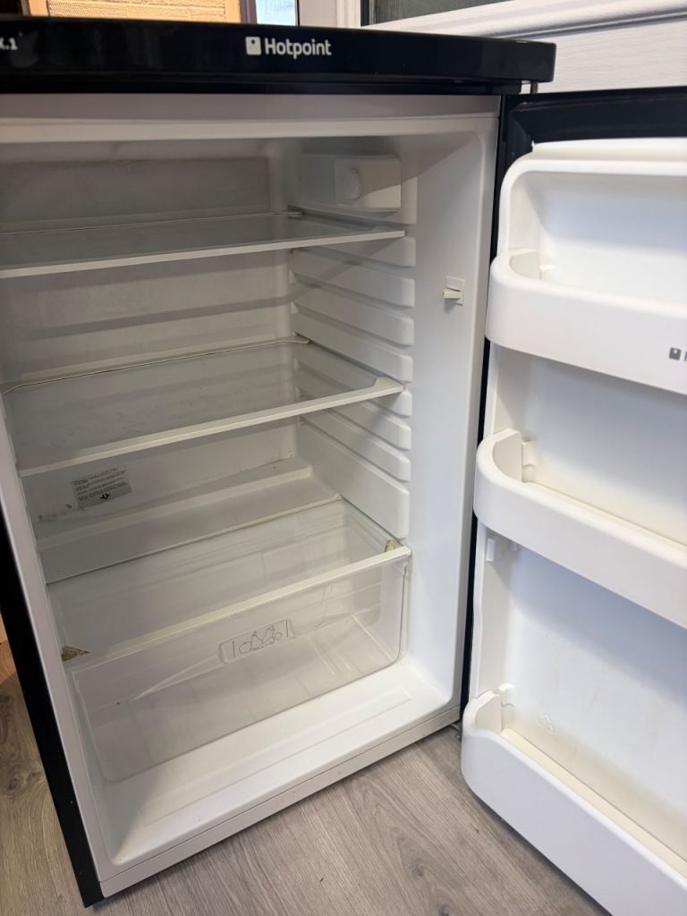 Hotpoint Black Undercounter Fridge – Good Condition