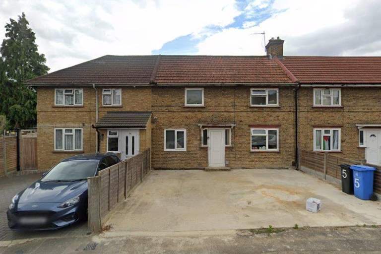 5 Wheatley Crescent  UB3 2JF - AVAILABLE NOW!